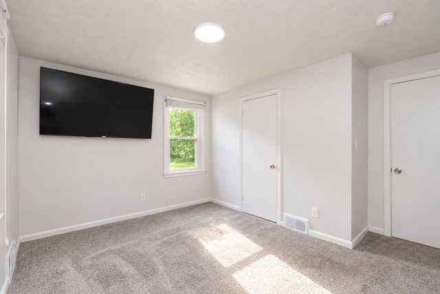 176 Meadow St, Westfield, MA 01085