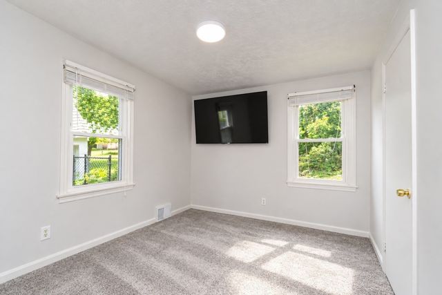 176 Meadow St, Westfield, MA 01085