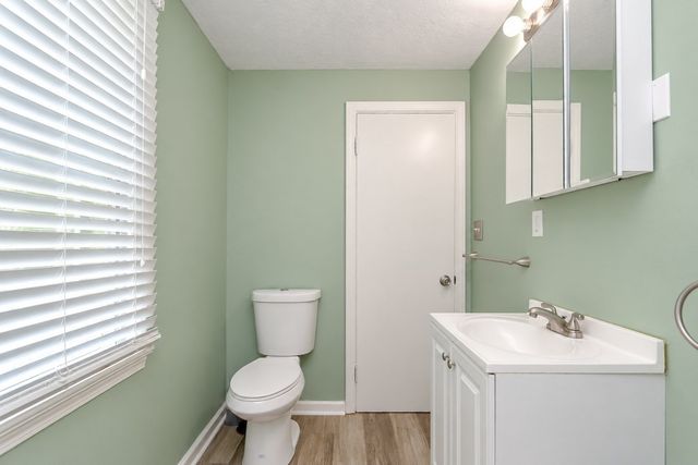 176 Meadow St, Westfield, MA 01085