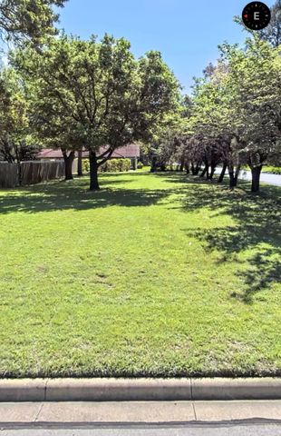 440 W Louella, Hurst, TX 76054