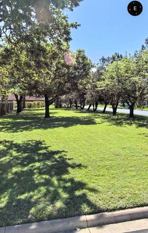 440 W Louella, Hurst, TX 76054