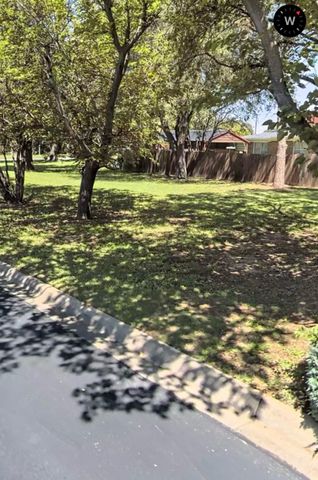 440 W Louella, Hurst, TX 76054