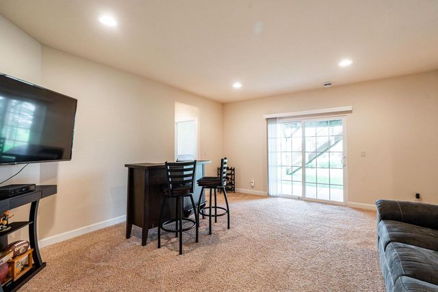 1032 Juniper LANE, Hartford, WI 53027