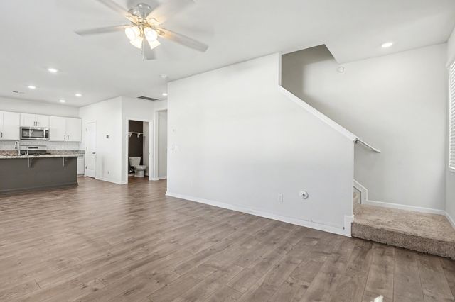 7354 Sunny Parks Dr, White House, TN 37188