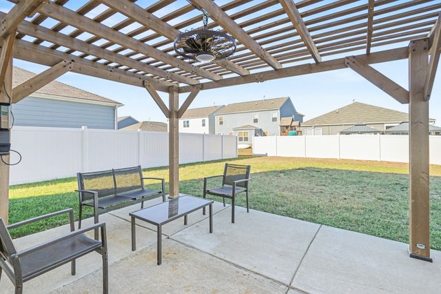 7354 Sunny Parks Dr, White House, TN 37188