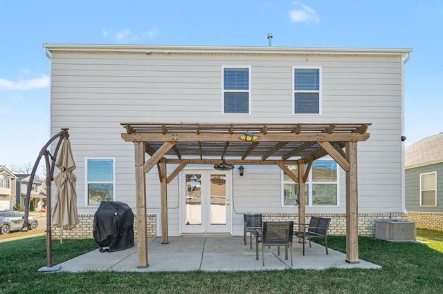 7354 Sunny Parks Dr, White House, TN 37188