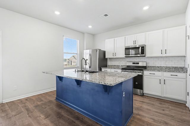 7354 Sunny Parks Dr, White House, TN 37188