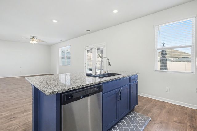 7354 Sunny Parks Dr, White House, TN 37188