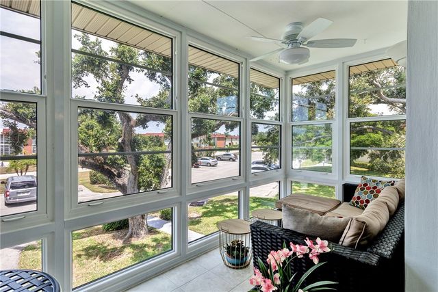 32 Pine Arbor Lane 205, Vero Beach, FL 32962