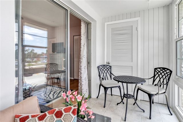 32 Pine Arbor Lane 205, Vero Beach, FL 32962