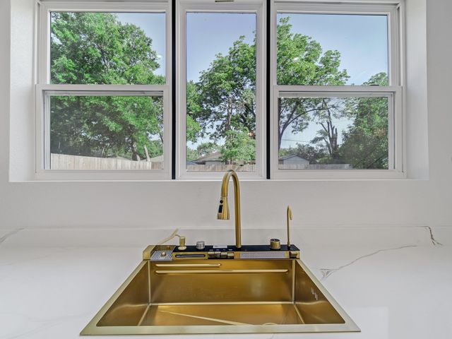 1943 Mcbroom Street, Dallas, TX 75212