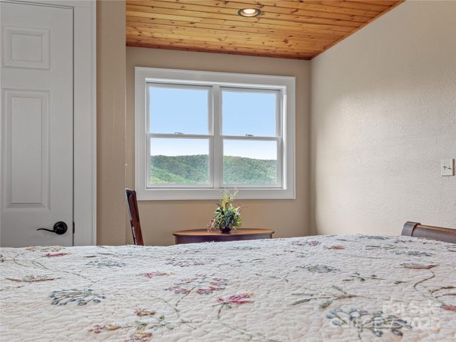 370 Appaloosa Trail, Burnsville, NC 28714