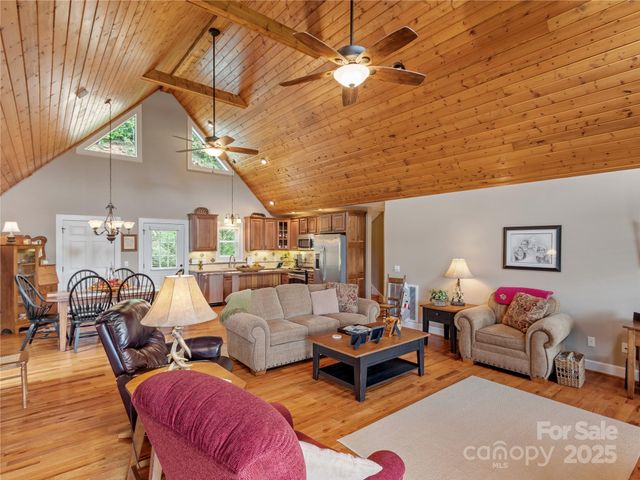 370 Appaloosa Trail, Burnsville, NC 28714