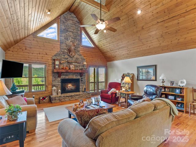370 Appaloosa Trail, Burnsville, NC 28714