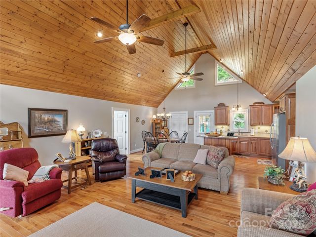 370 Appaloosa Trail, Burnsville, NC 28714