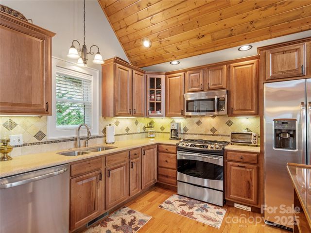 370 Appaloosa Trail, Burnsville, NC 28714