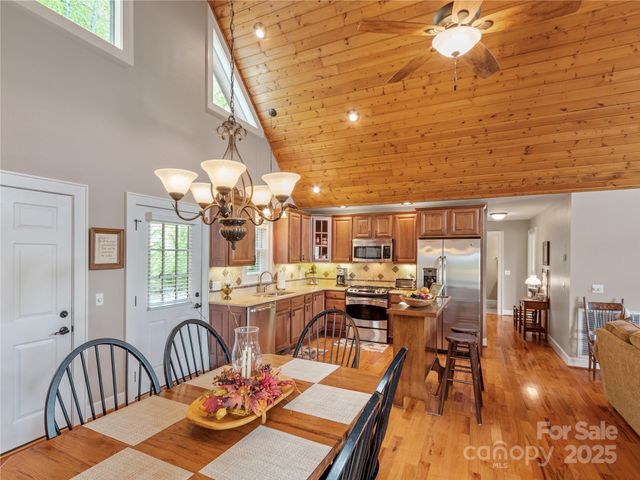 370 Appaloosa Trail, Burnsville, NC 28714