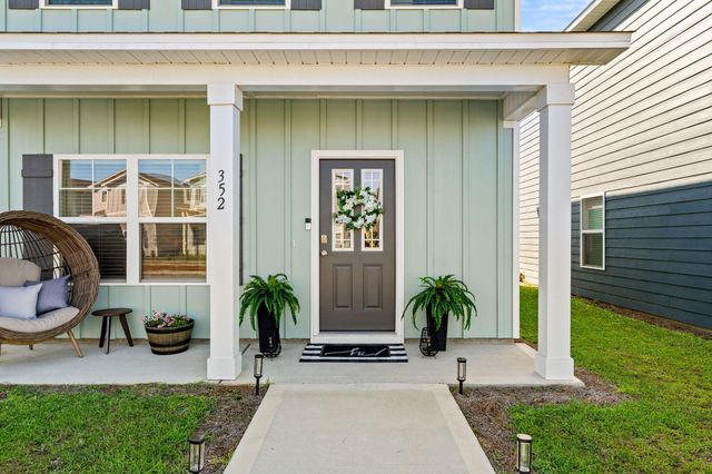 352 Arrowwood Boulevard, Freeport, FL 32439