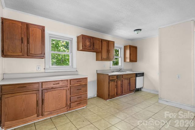 722 E F Street, Newton, NC 28658