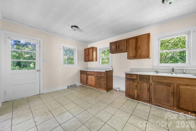 722 E F Street, Newton, NC 28658