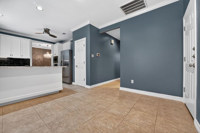 4010 Long Champ DR 22, Austin, TX 78746