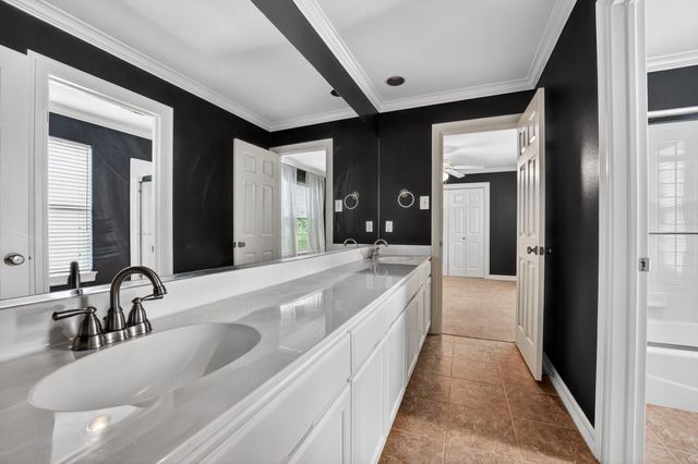 4010 Long Champ DR 22, Austin, TX 78746