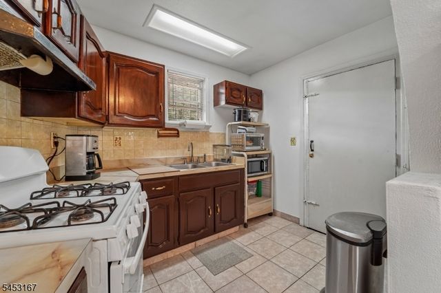 406 3Rd Ave W, Newark City, NJ 07107