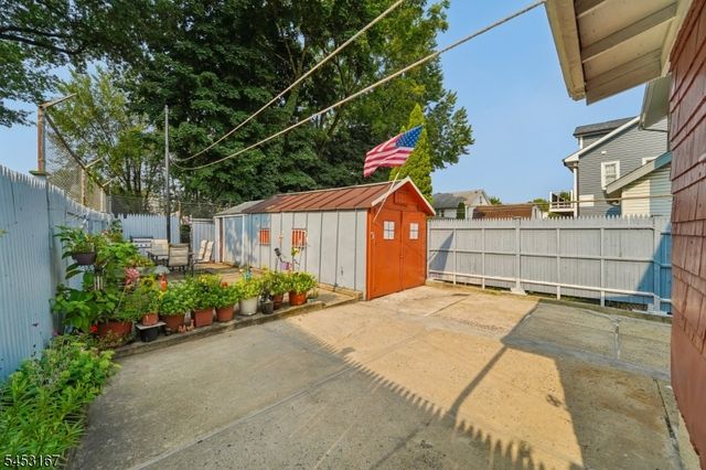 406 3Rd Ave W, Newark City, NJ 07107