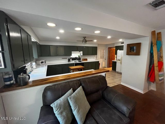 1836 E Lakeshore Drive, Carriere, MS 39426
