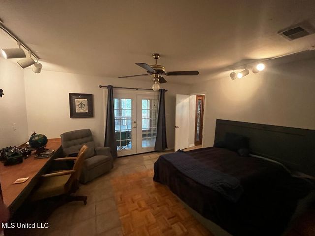 1836 E Lakeshore Drive, Carriere, MS 39426
