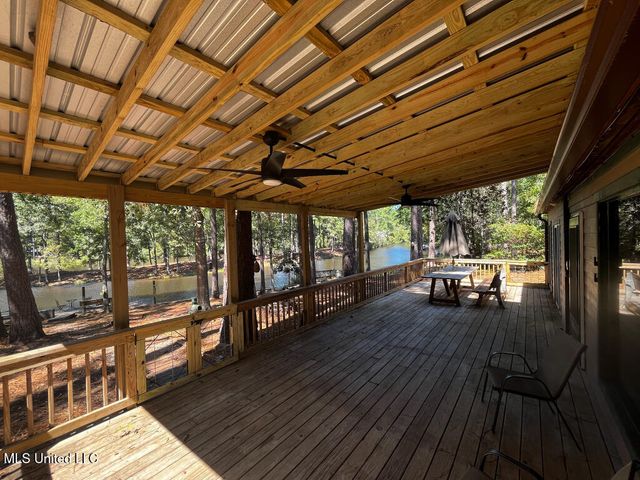 1836 E Lakeshore Drive, Carriere, MS 39426