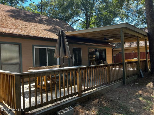 1836 E Lakeshore Drive, Carriere, MS 39426