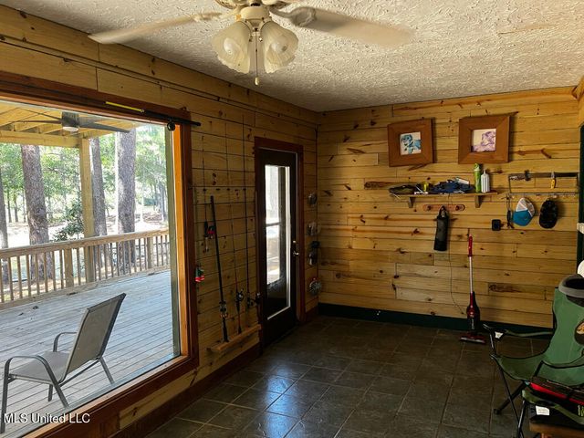 1836 E Lakeshore Drive, Carriere, MS 39426