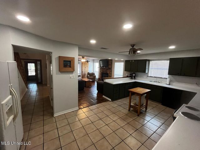 1836 E Lakeshore Drive, Carriere, MS 39426