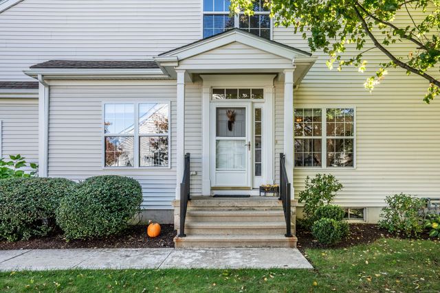 28 Meadowview Court 28, Canton, CT 06019