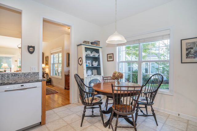 28 Meadowview Court 28, Canton, CT 06019