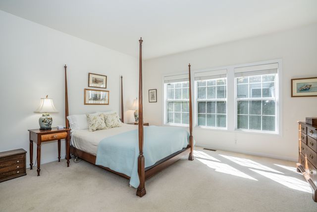 28 Meadowview Court 28, Canton, CT 06019