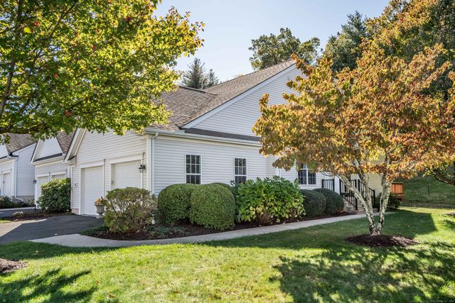 28 Meadowview Court 28, Canton, CT 06019