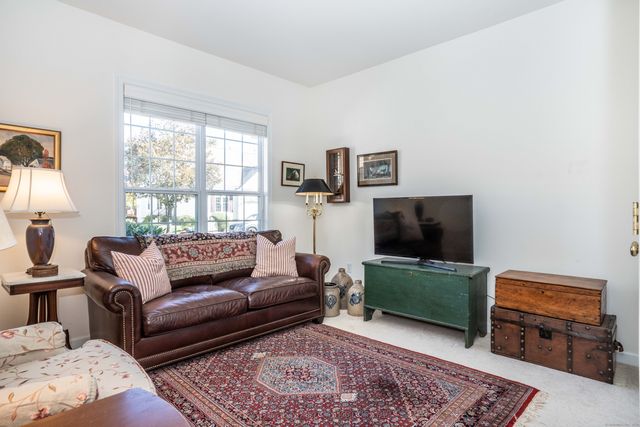 28 Meadowview Court 28, Canton, CT 06019