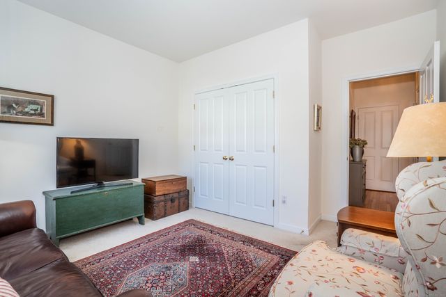 28 Meadowview Court 28, Canton, CT 06019