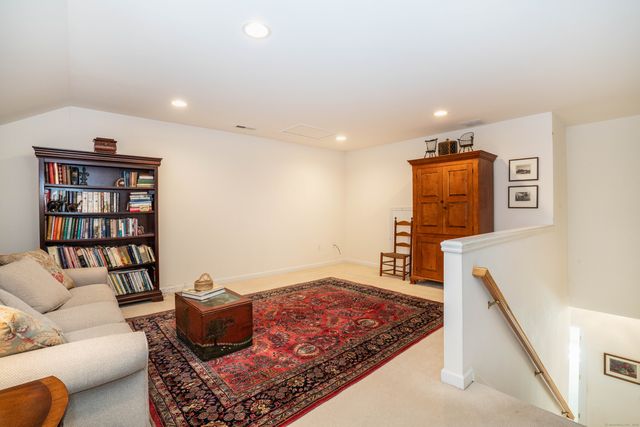 28 Meadowview Court 28, Canton, CT 06019