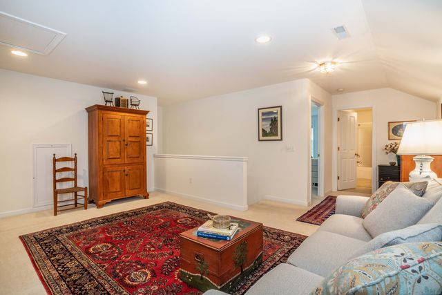 28 Meadowview Court 28, Canton, CT 06019