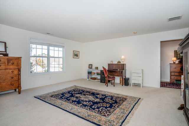 28 Meadowview Court 28, Canton, CT 06019