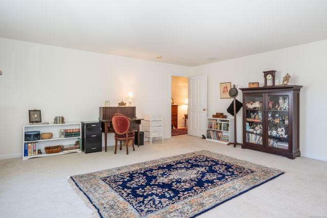 28 Meadowview Court 28, Canton, CT 06019