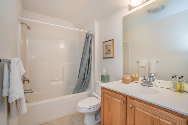 28 Meadowview Court 28, Canton, CT 06019