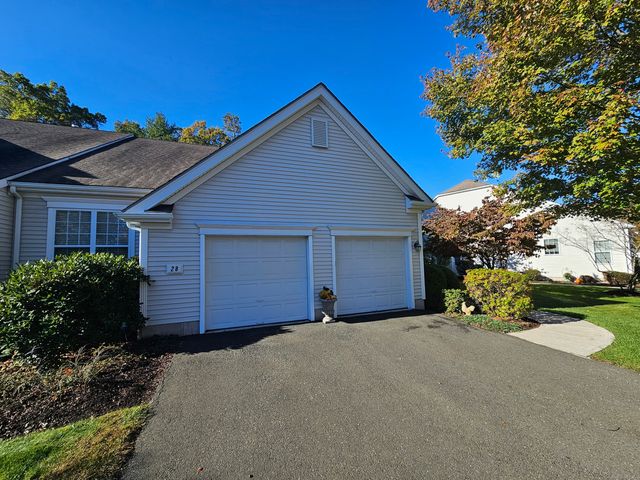 28 Meadowview Court 28, Canton, CT 06019