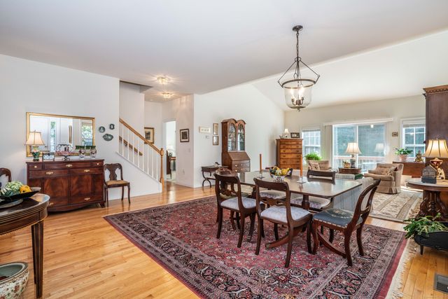 28 Meadowview Court 28, Canton, CT 06019