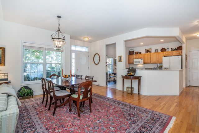 28 Meadowview Court 28, Canton, CT 06019