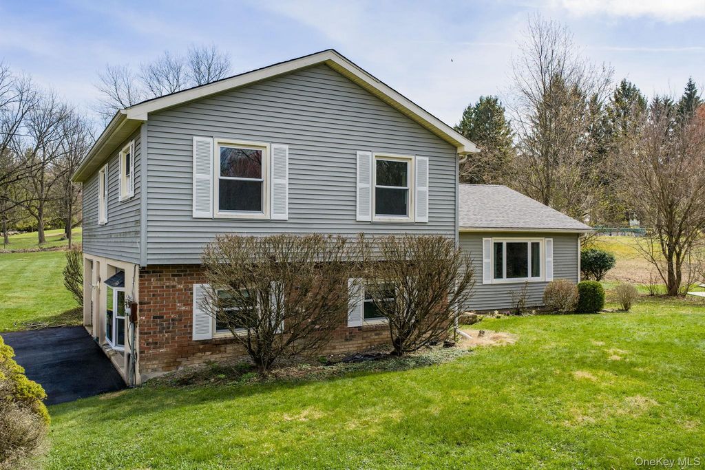 20 Winding Hills Drive, Florida, NY 10921