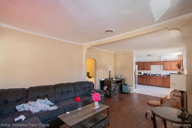 8284 Dodge Avenue, Warren, MI 48089